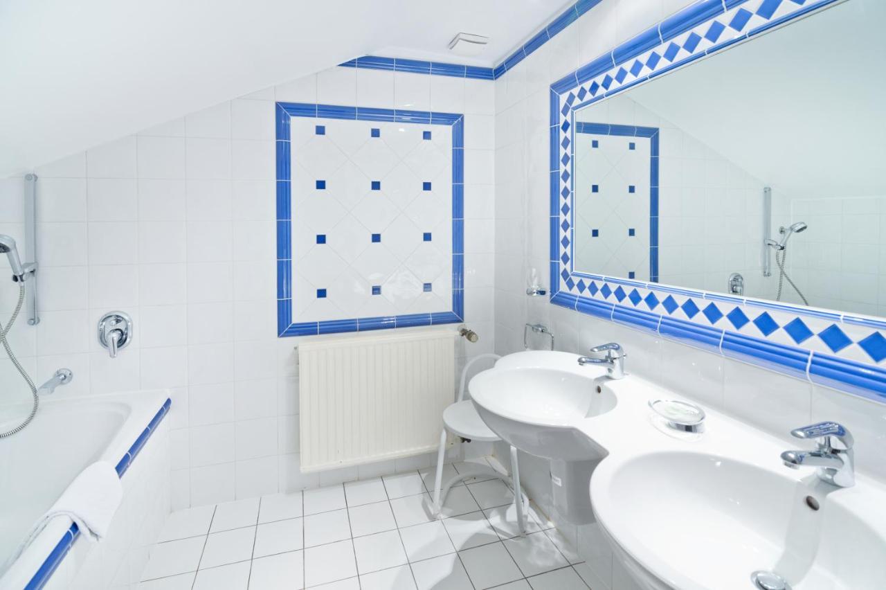Romantik Waldhotel Mangold Hotel 4*